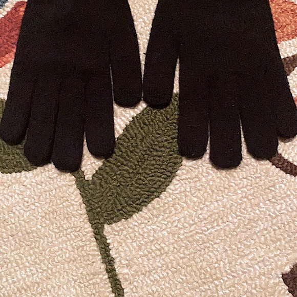 ❌SOLD❌🐎Coach🐎 Two-Toned Rose Gold And Silver Heart Adornments Black Gloves - Picture 6 of 10